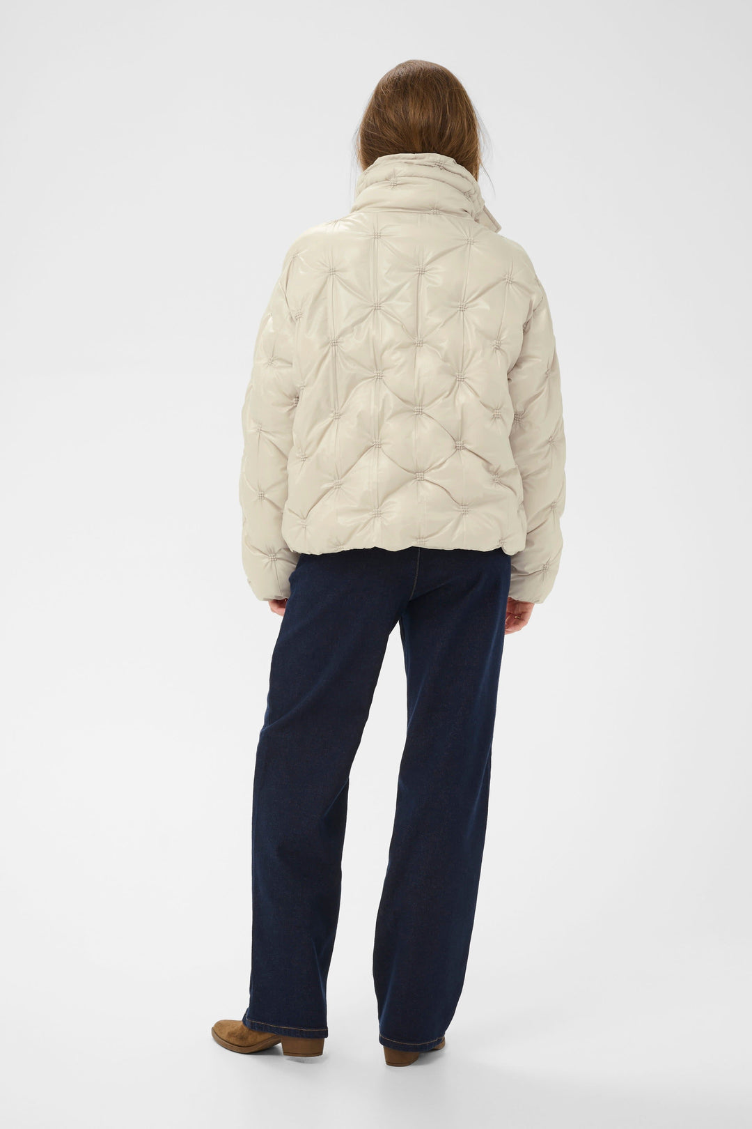 Manteau matelassé à col montant Drakie vue de face pour femme Cream