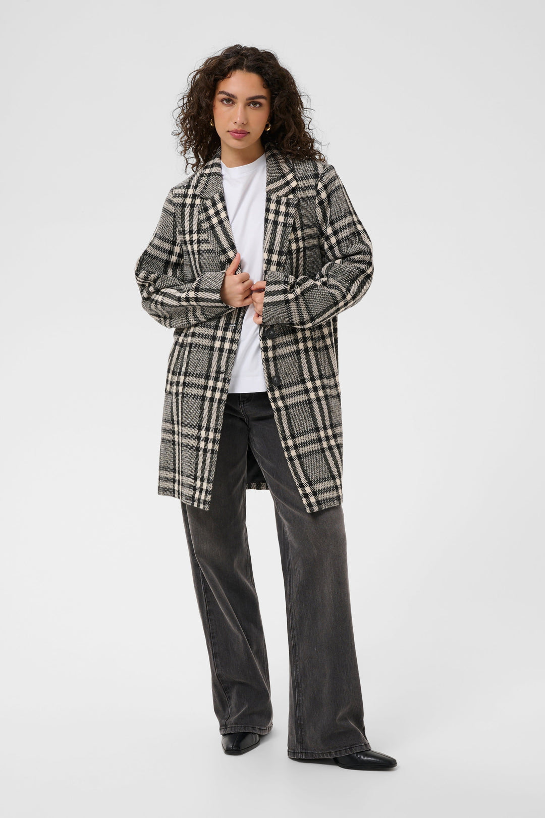 Front view of a brown and white Kaffe plaid coat for women with a wide collar - Valérie Simon