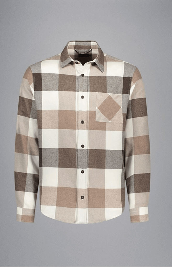 Chemise en flanelle à grands carreaux beiges, bruns et gris, parfaite pour un look décontracté et confortable.
