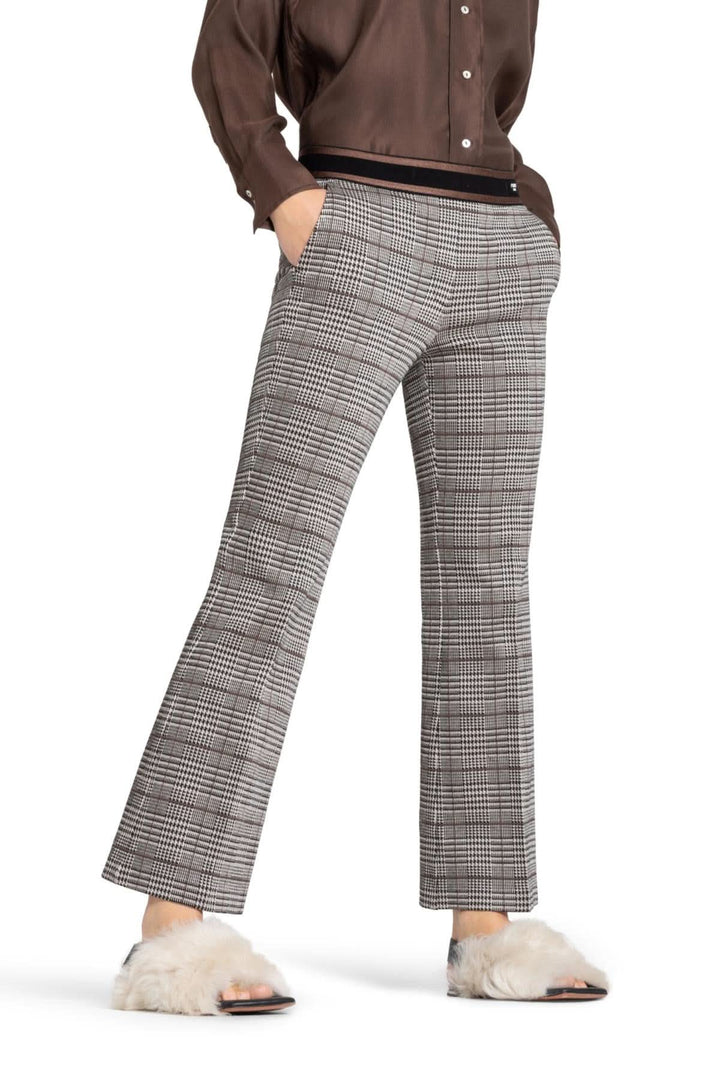 Pantalon cropped à motif prince-de-galles, coupe légèrement évasée et taille élastique contrastée.