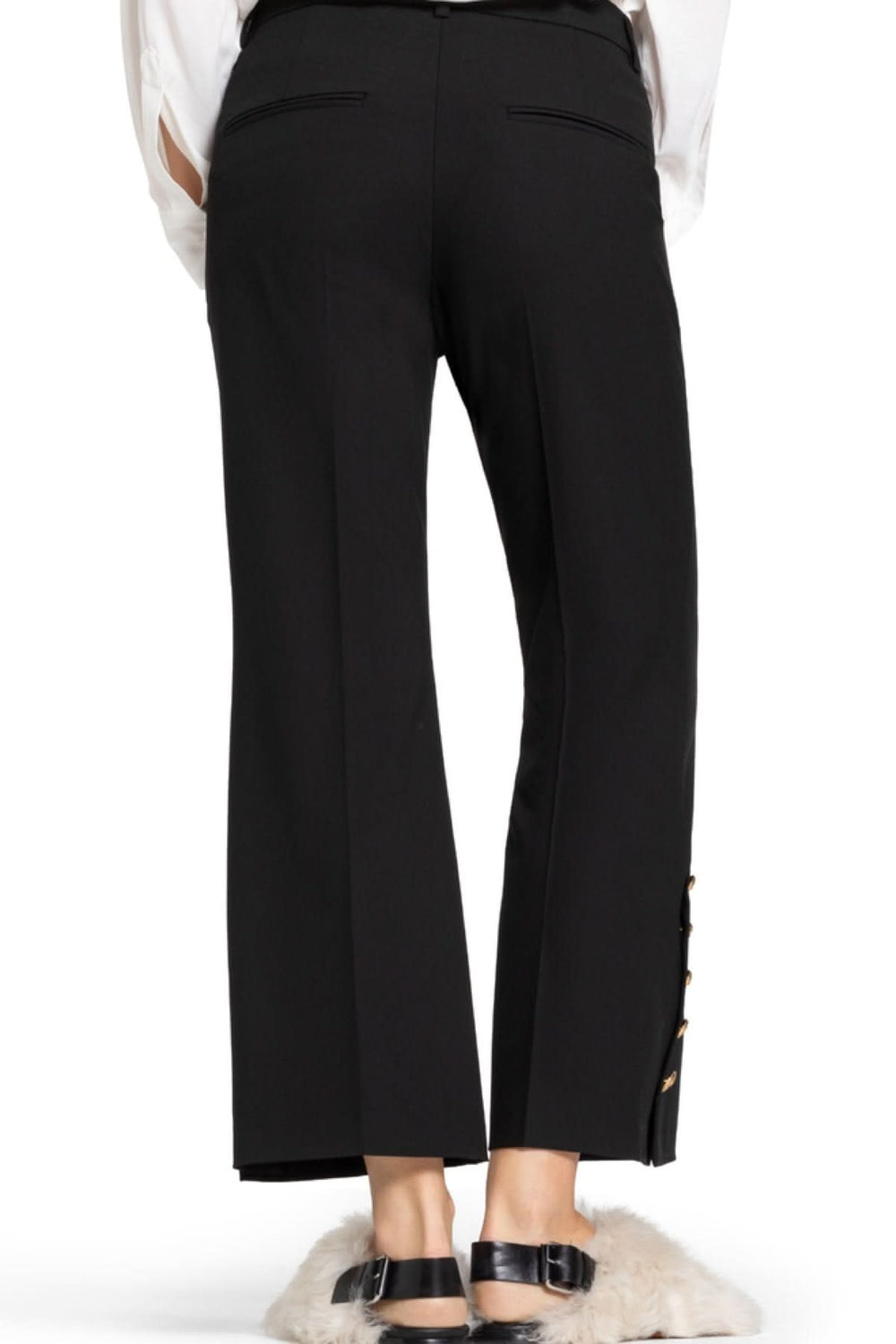 Pantalon élégant à coupe droite avec détails boutons dorés au bas des jambes, idéal pour un look sophistiqué.