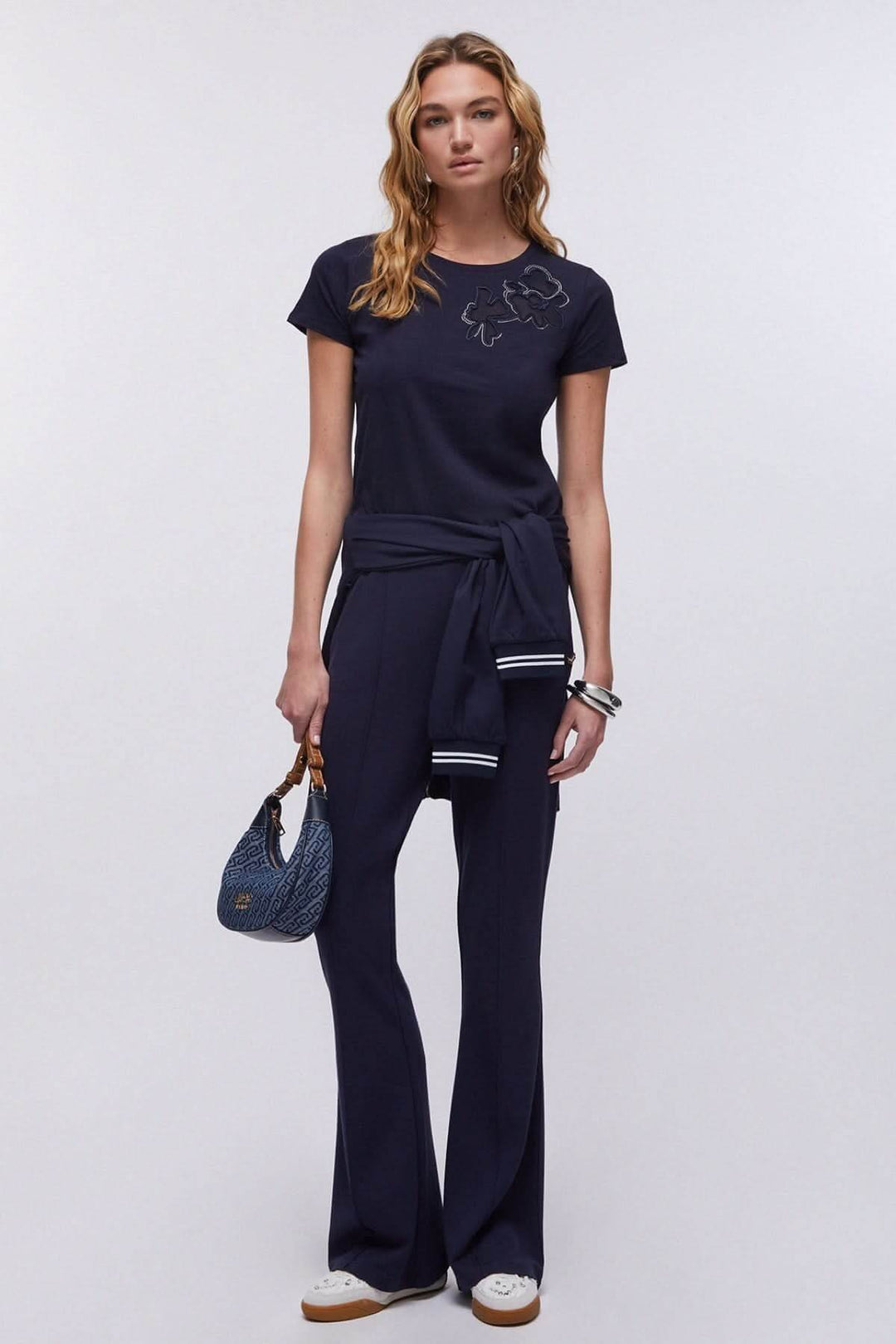 T-shirt avec appliqué floral