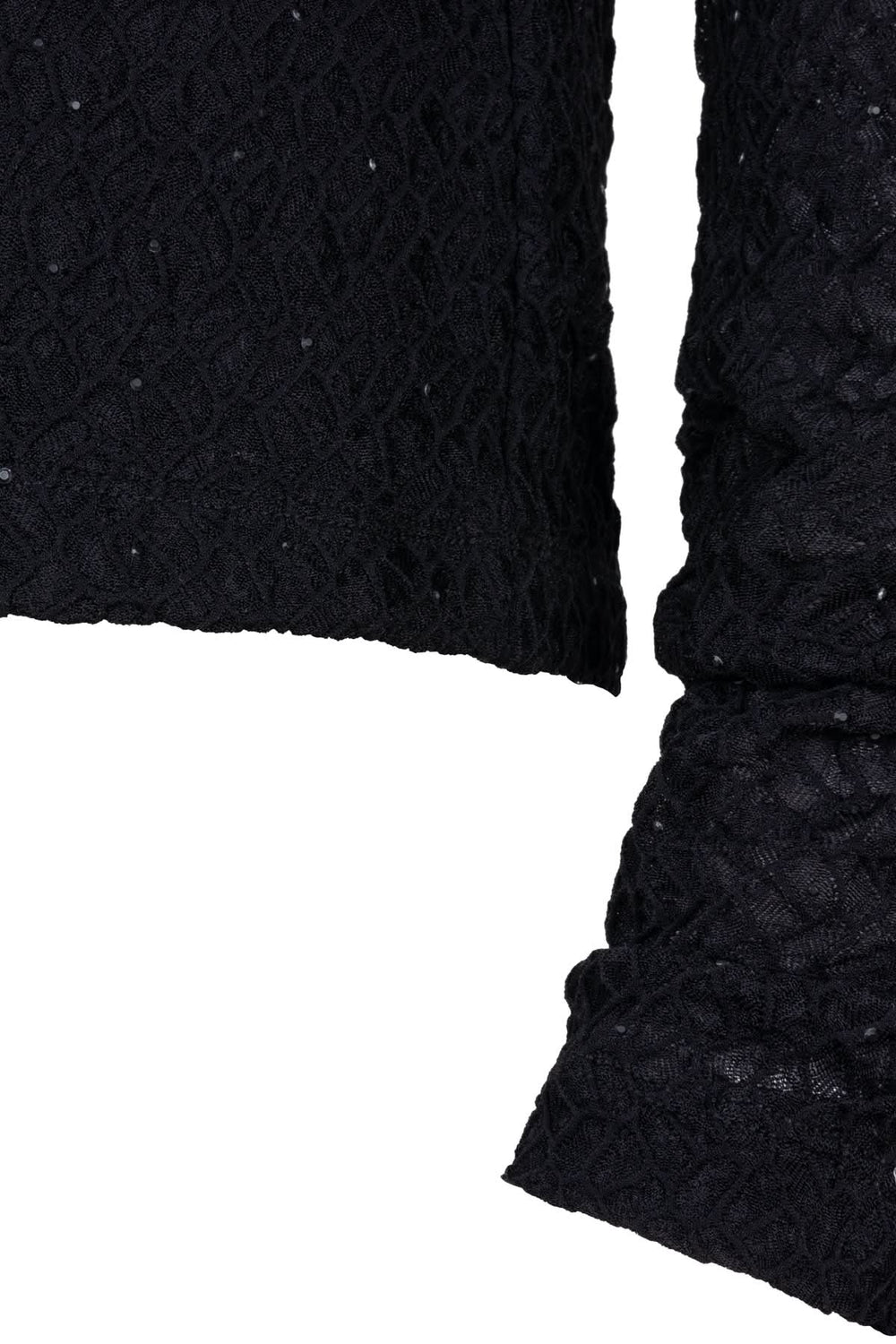 Haut à col montant noir en maille semi-transparente avec micro-brillants, détail des manches et du bas.