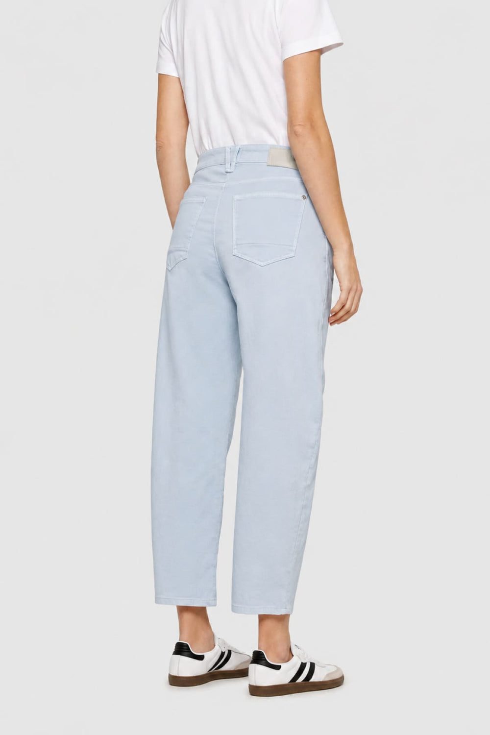 Worn Look: Beige Women's Wide-Leg Chino Pants by Mac Jeans - Valérie Simon