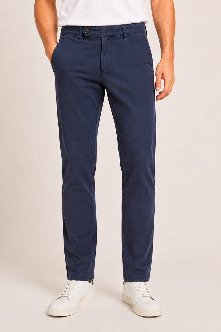 Vue de face pantalon chino Meyer pour homme beige avec poches visibles - Valérie Simon