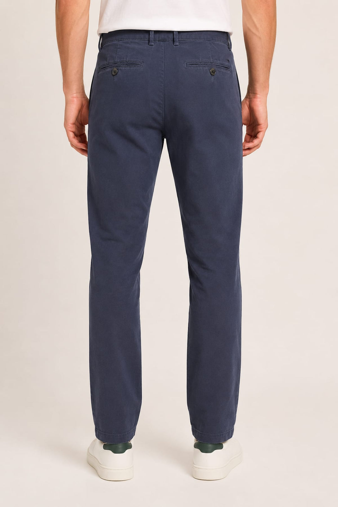Vue de côté pantalon chino Meyer pour homme beige avec poches et passants de ceinture - Valérie Simon