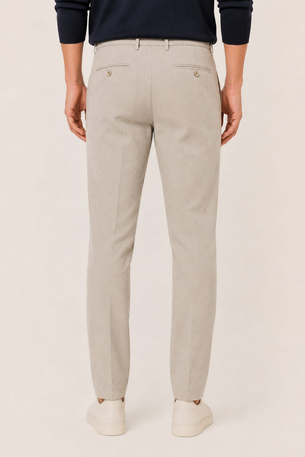 Angle détaillé pantalon chino Meyer homme beige avec texture coton biologique - Valérie Simon