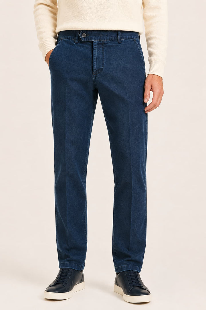 Vue de côté pantalon Meyer pour homme denim extensible bleu - Valérie Simon