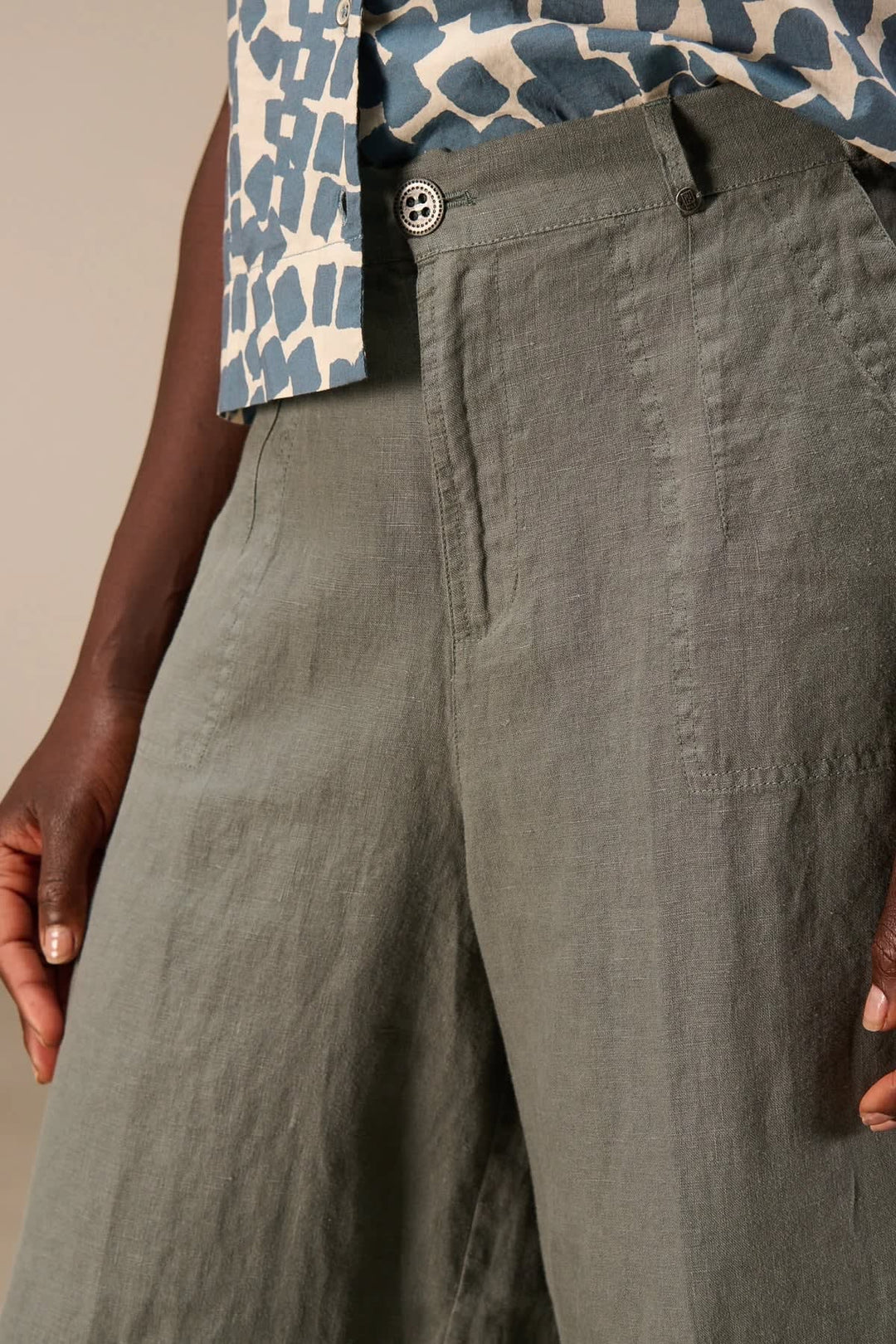 Vue de face pantalon large en lin beige pour femme Nile - Valérie Simon