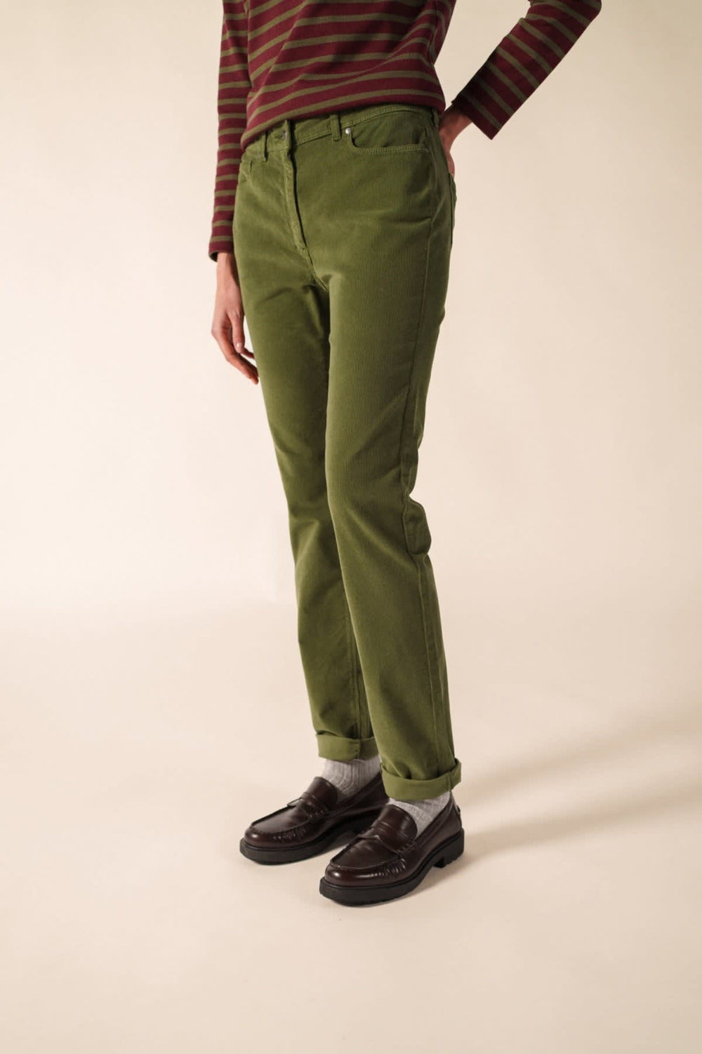 Front view of Saint James women's green velvet pants with patch pockets - Valérie Simon