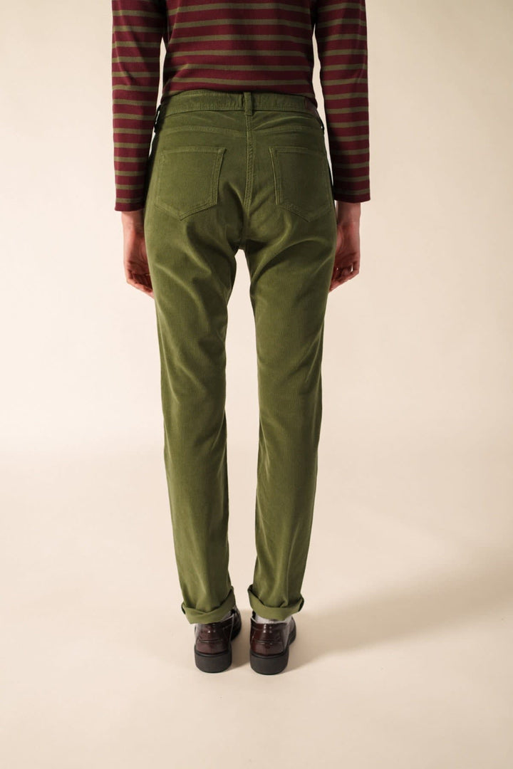 Side view of Saint James women&