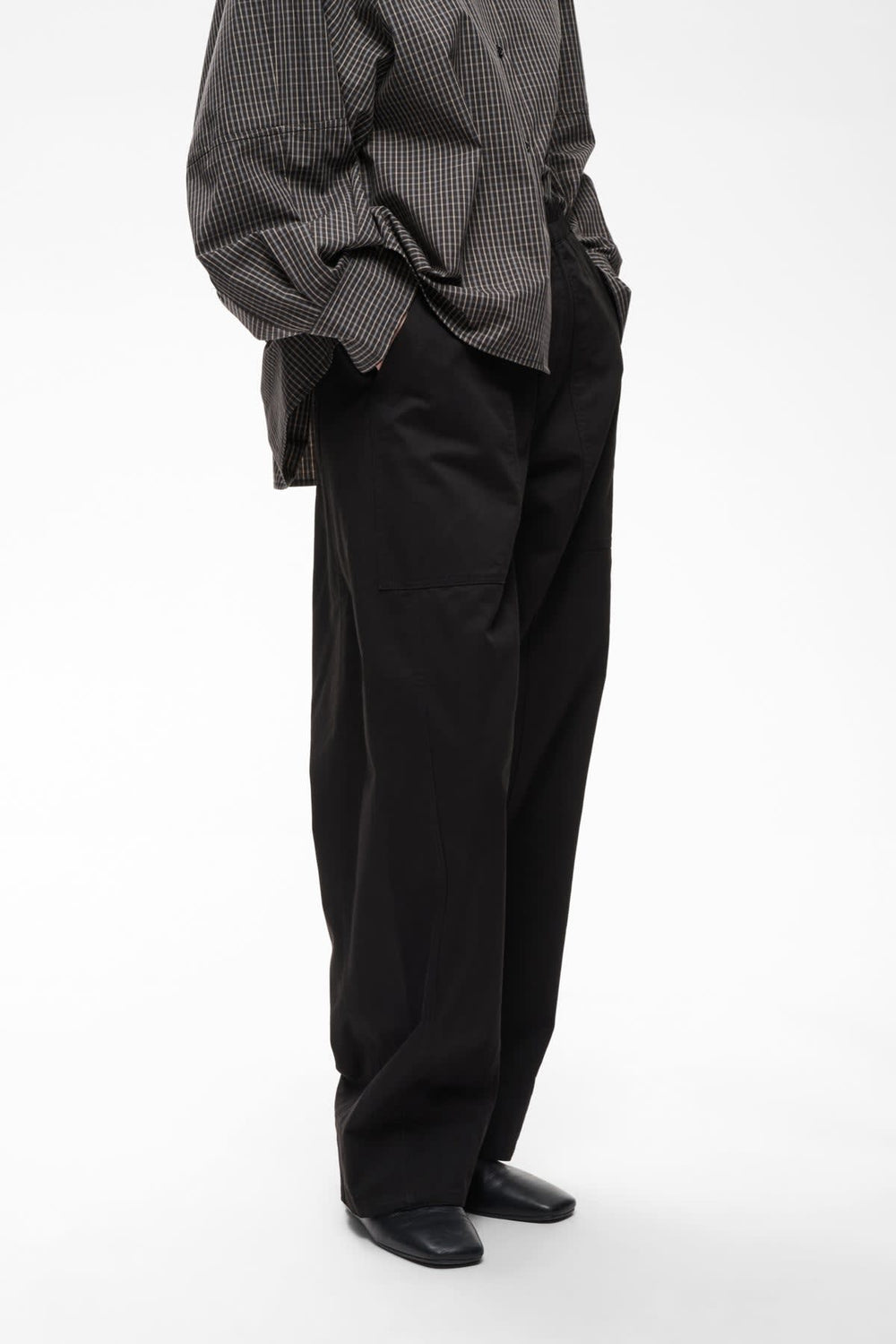 Vue de côté pantalon habillé Inwear noir taille élastique pour femme - Valérie Simon