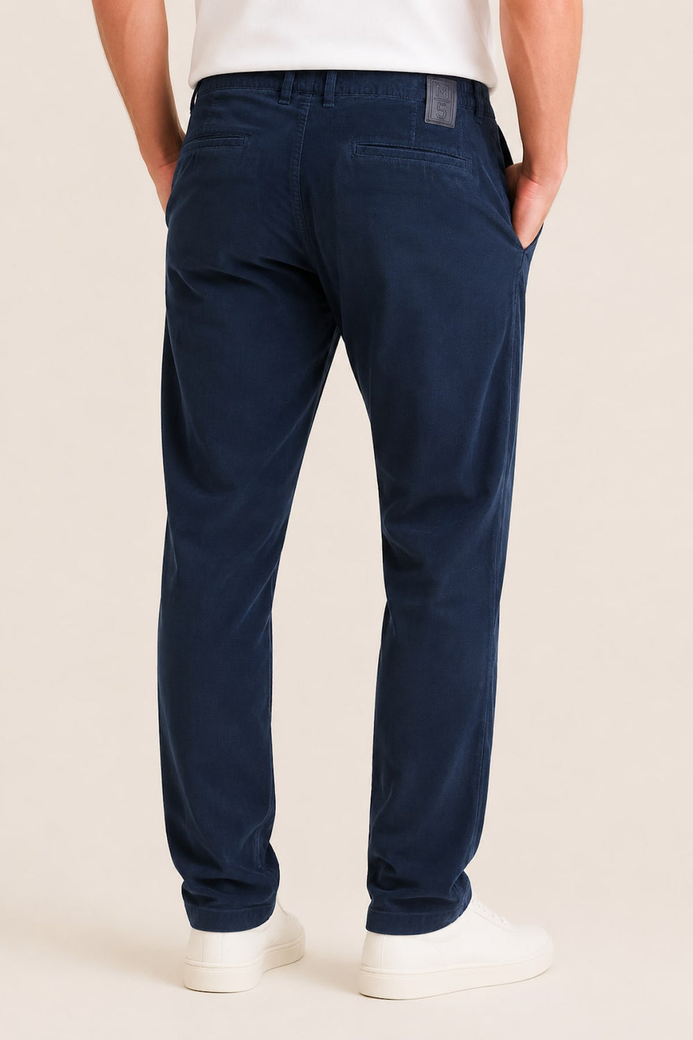 Vue latérale pantalon chino Meyer homme texturé beige en coton bio avec poches - Valérie Simon