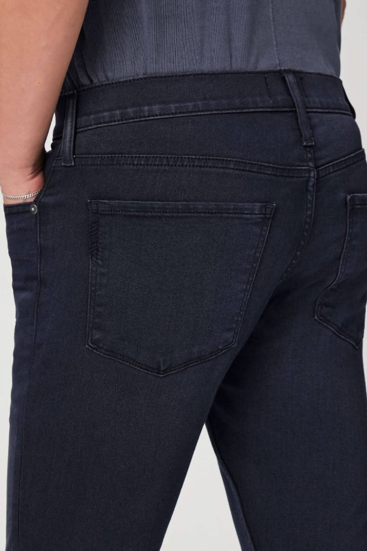 Jean Lennox Coburn en denim TRANSCEND, coupe slim, délavage foncé, vue arrière du pantalon.