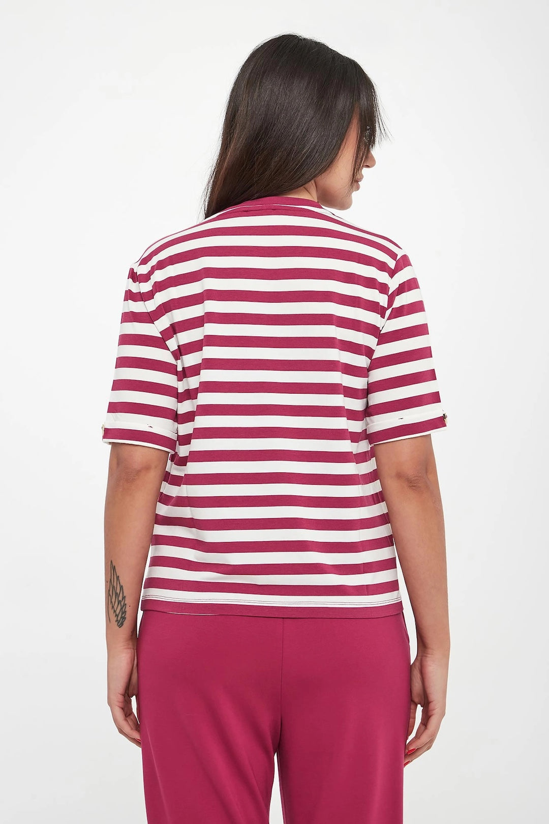 T-shirt rayé col en V avec motif décoratif