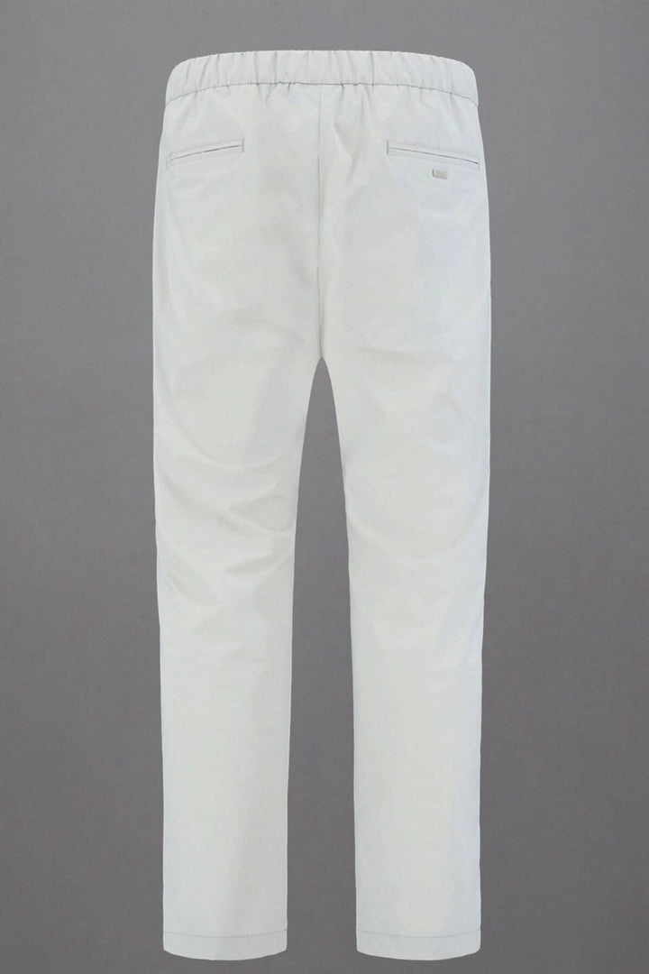 Pantalon Laminar en nylon blanc avec cordon de serrage, coupe régulière, idéal pour un look sportif et sophistiqué.