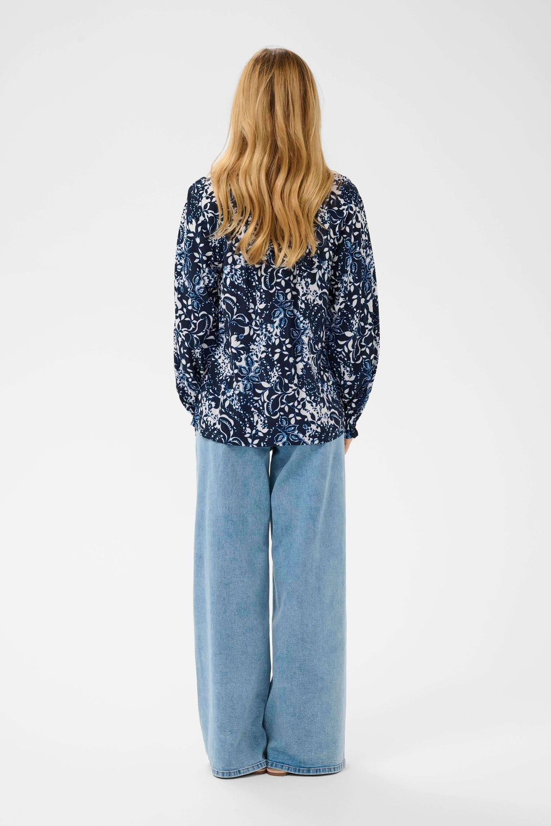 Flowing Tiah blouse with floral print