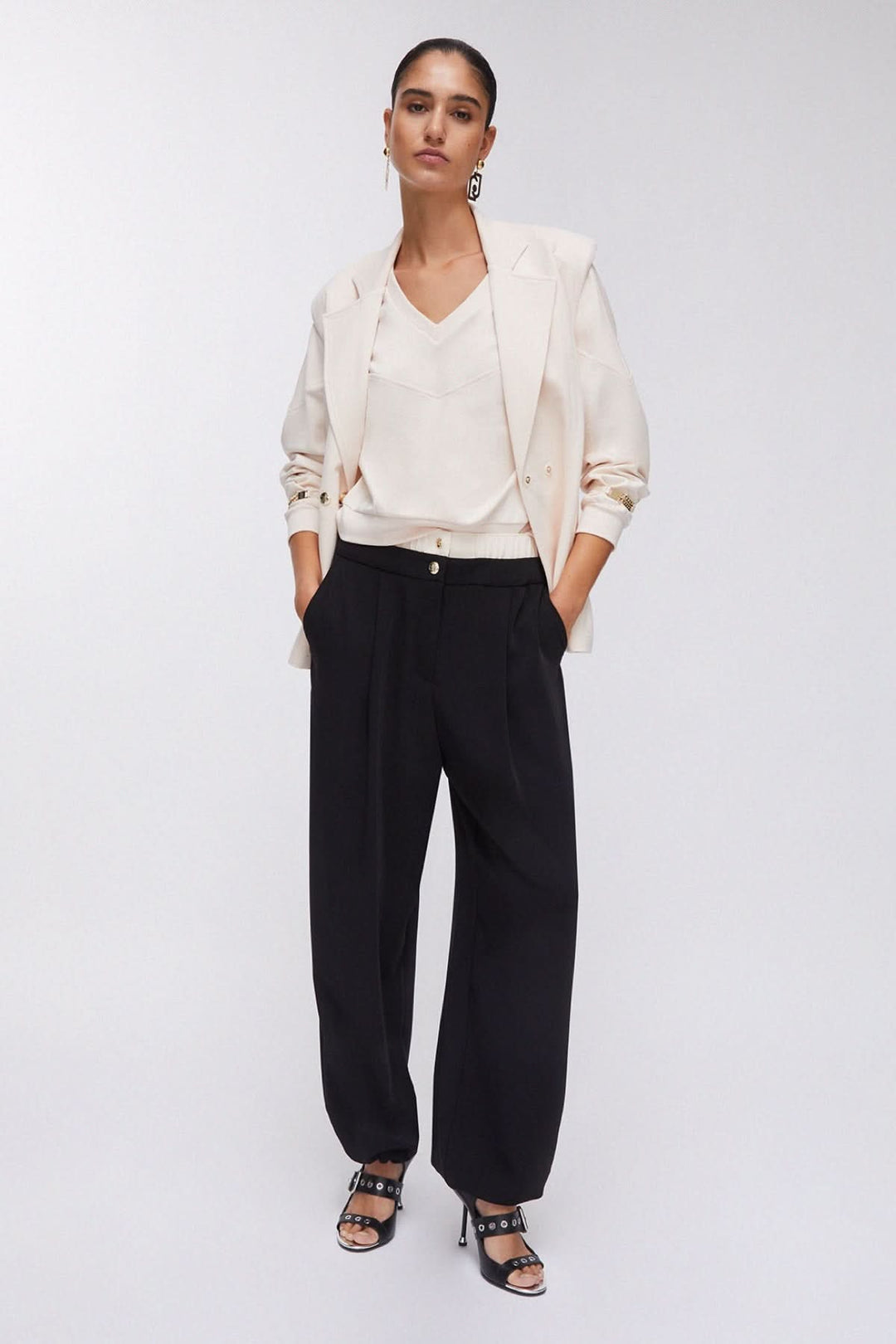 Pantalon large à plis avec taille contrastante