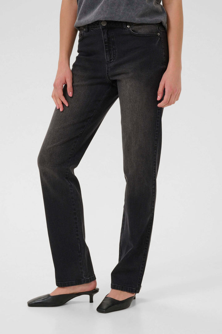 Jean Maris coupe droite taille classique, jean noir intemporel avec taille classique et finition délavée, idéal pour un look décontracté.