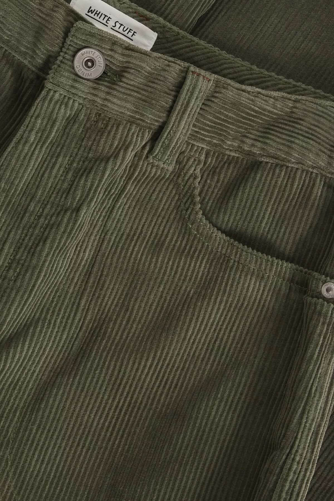 Pantalon Tia en velours côtelé avec taille haute et coupe évasée, parfait pour un style moderne. Vue détaillée de la texture.