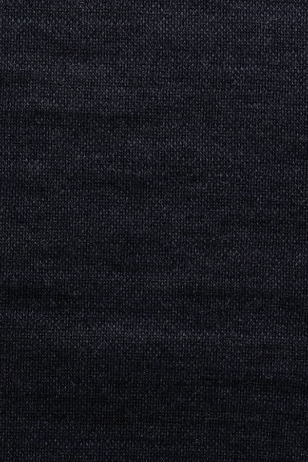 Texture of Chemise en jersey de laine mérinos in dark fabric close-up