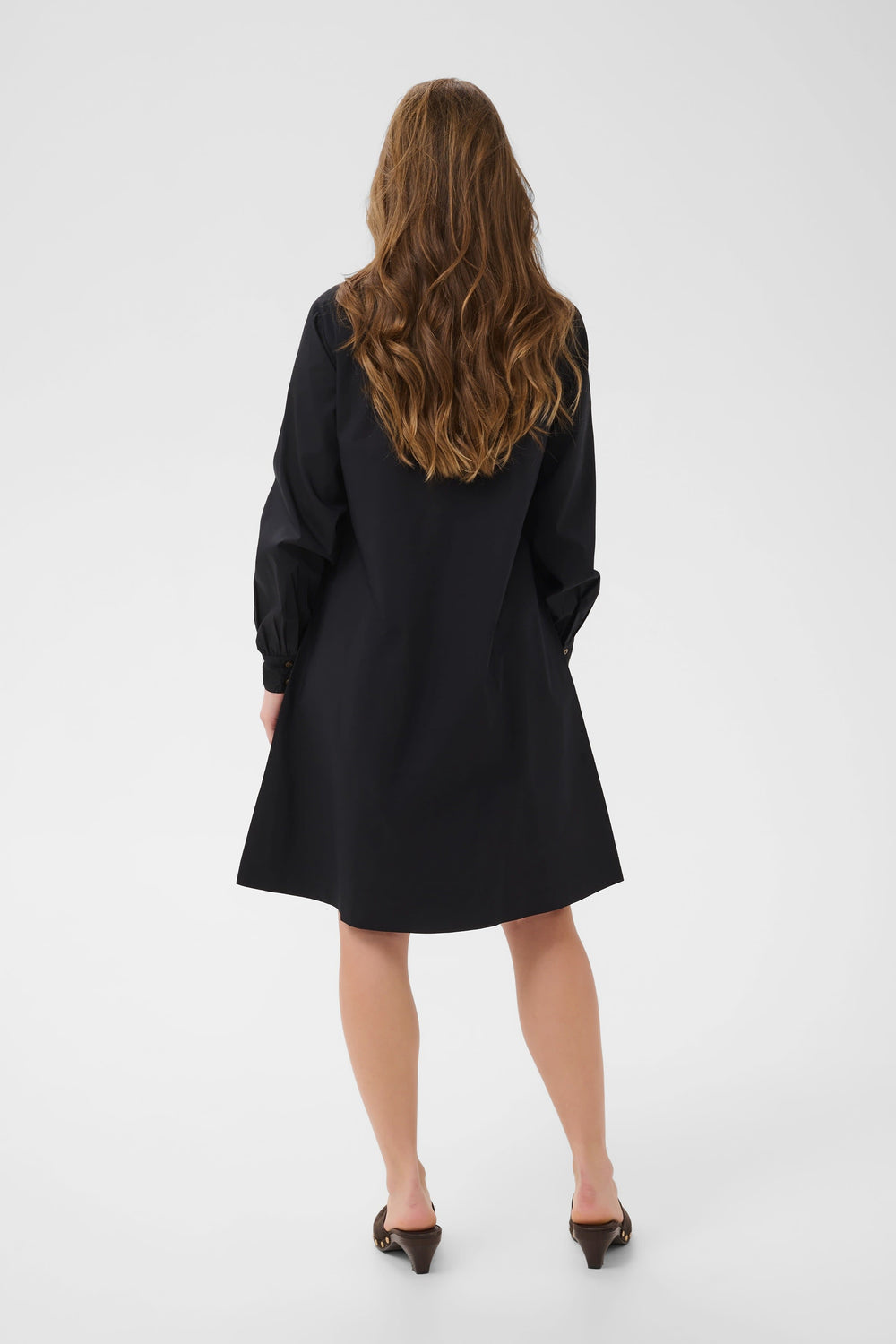 Front view of the Leli yellow summer shirt dress Cream with buttons and a belt - Valérie Simon