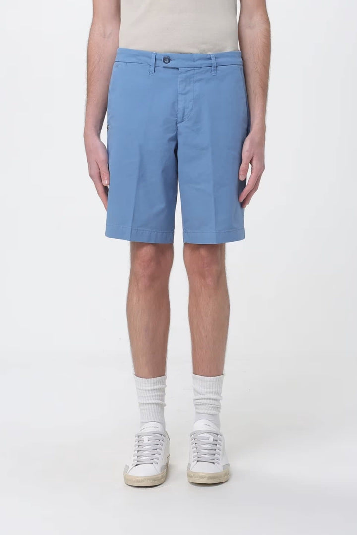 Vue de côté short chino essentiel REHASH pour homme beige avec poches italiennes - Valérie Simon