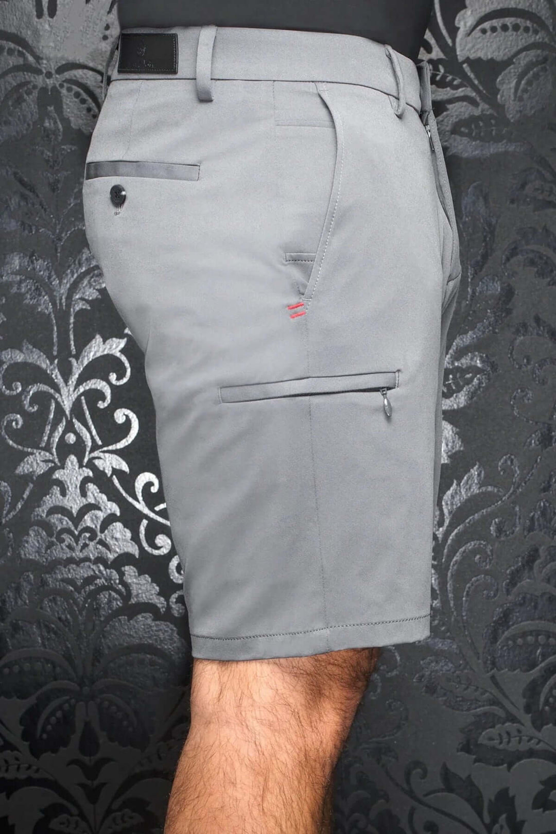 Shorts Bayliner gris avec poches latérales et zippées, parfaits pour une allure moderne et des journées actives.