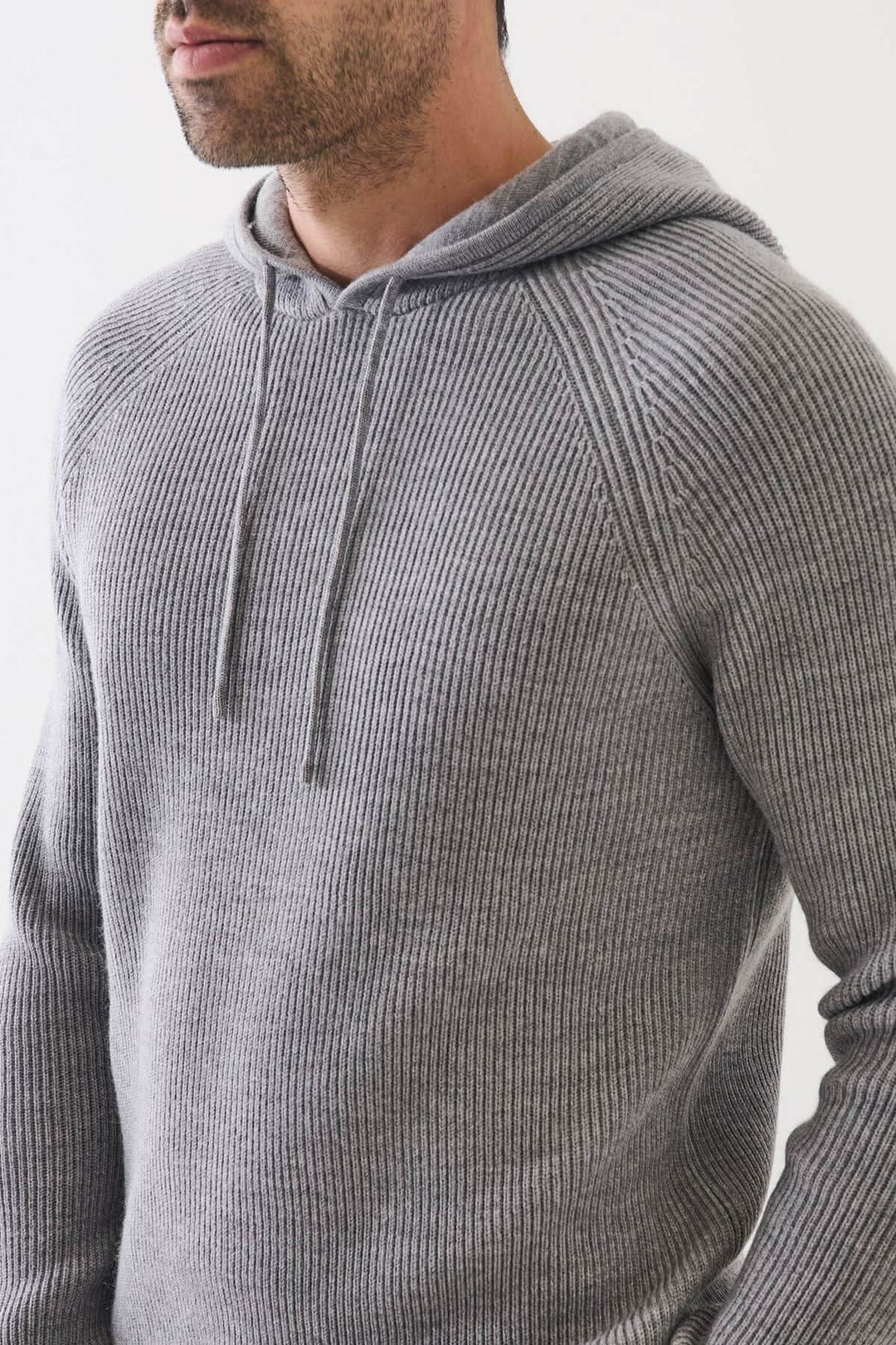 Chandail à capuche en laine mérinos extra-fine côtelée