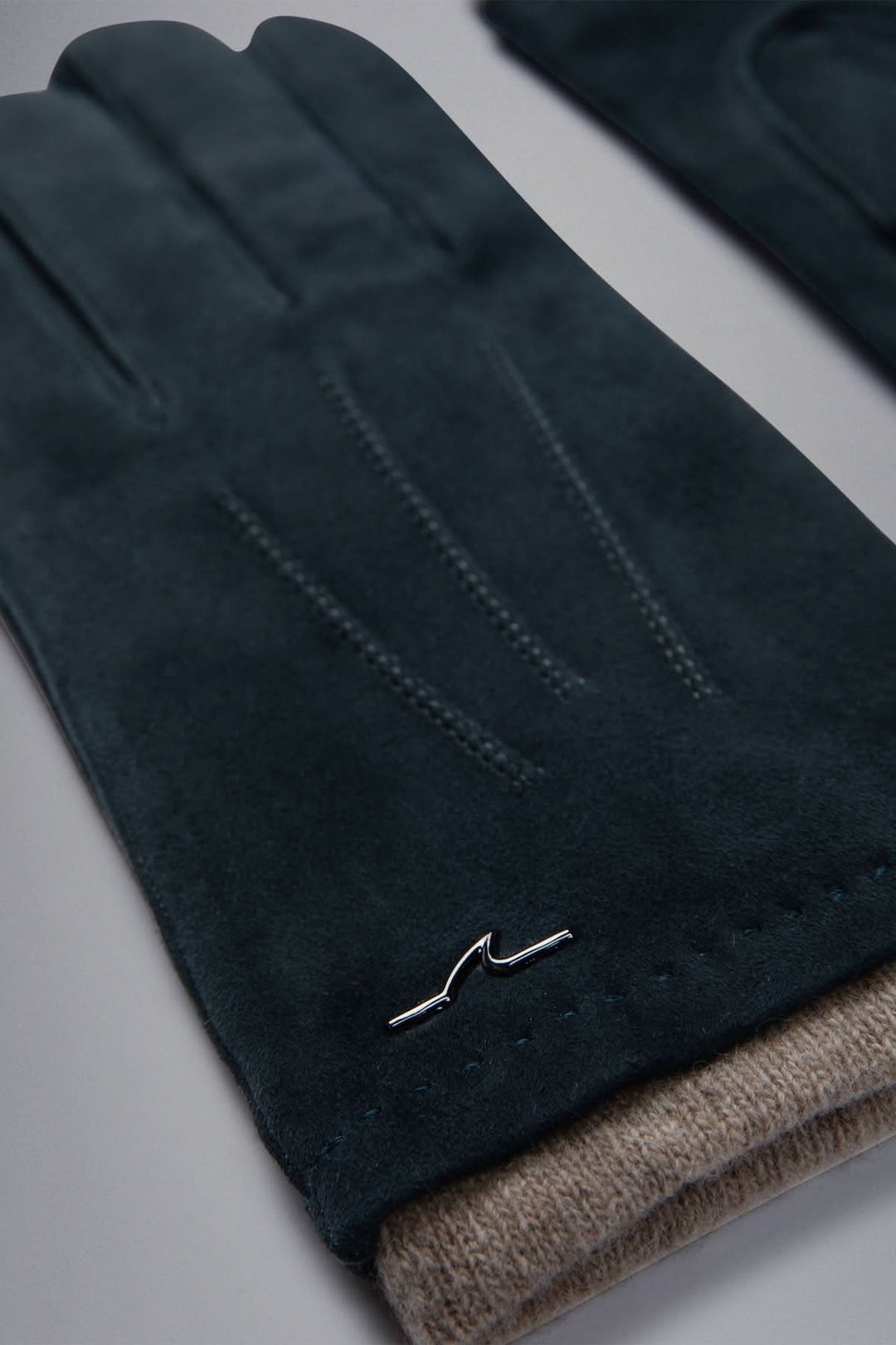 Gants en cuir suédé noir avec finition élégante et bord en tricot, parfaits pour l'hiver.