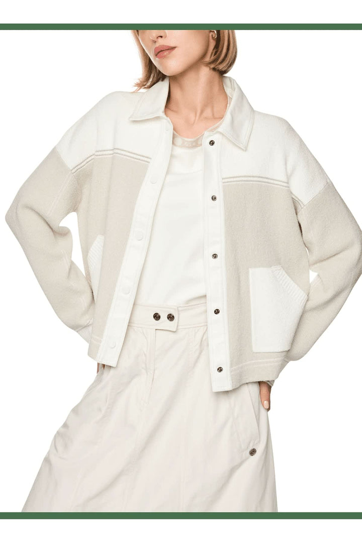 Front view of Valérie Simon&