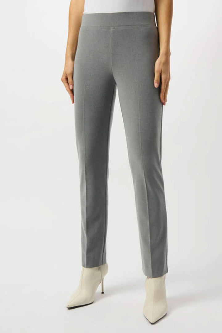 Pantalon droit gris mélangé avec taille élastique, coupe ajustée, style chic décontracté.