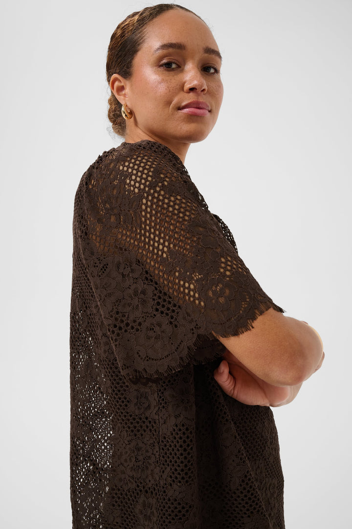 Back view of the Cornelia T-shirt with floral lace by Kaffe for women, white, with sleeve details - Valérie Simon