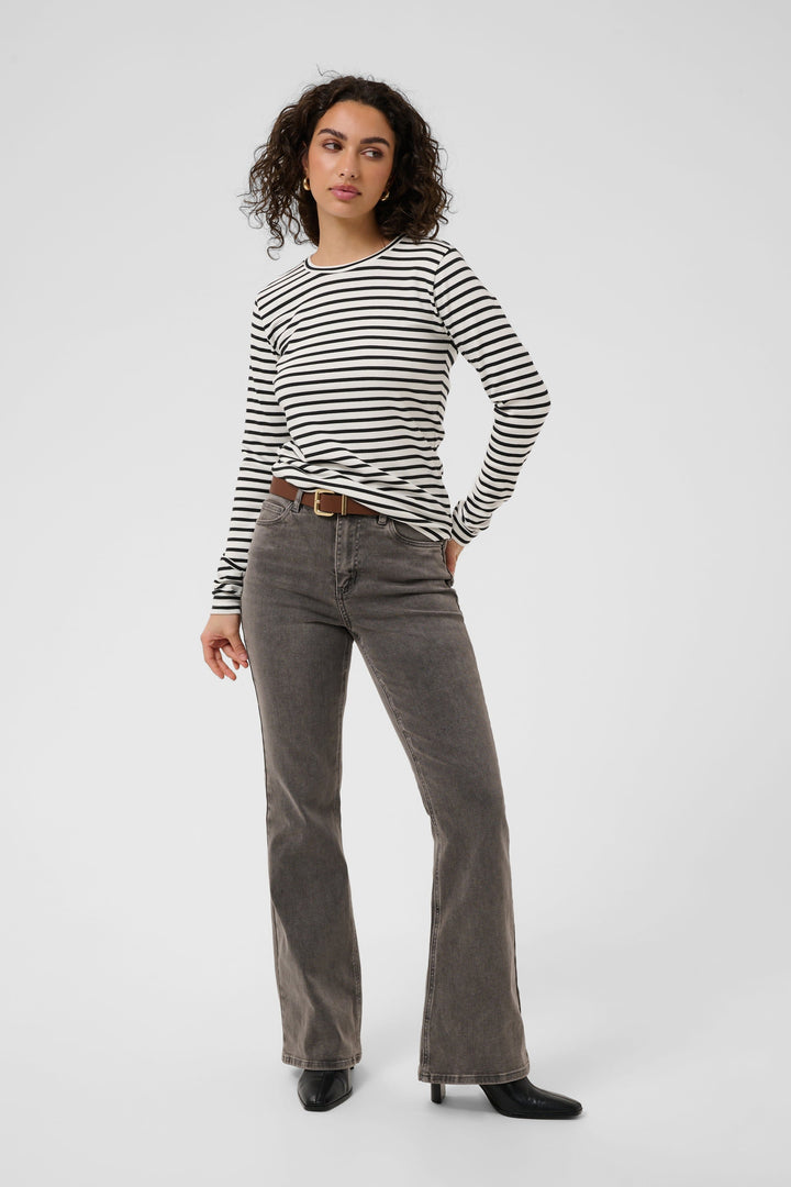 Vue de côté T-shirt rayé manches longues Kaffe pour femme noir et blanc - Valérie Simon