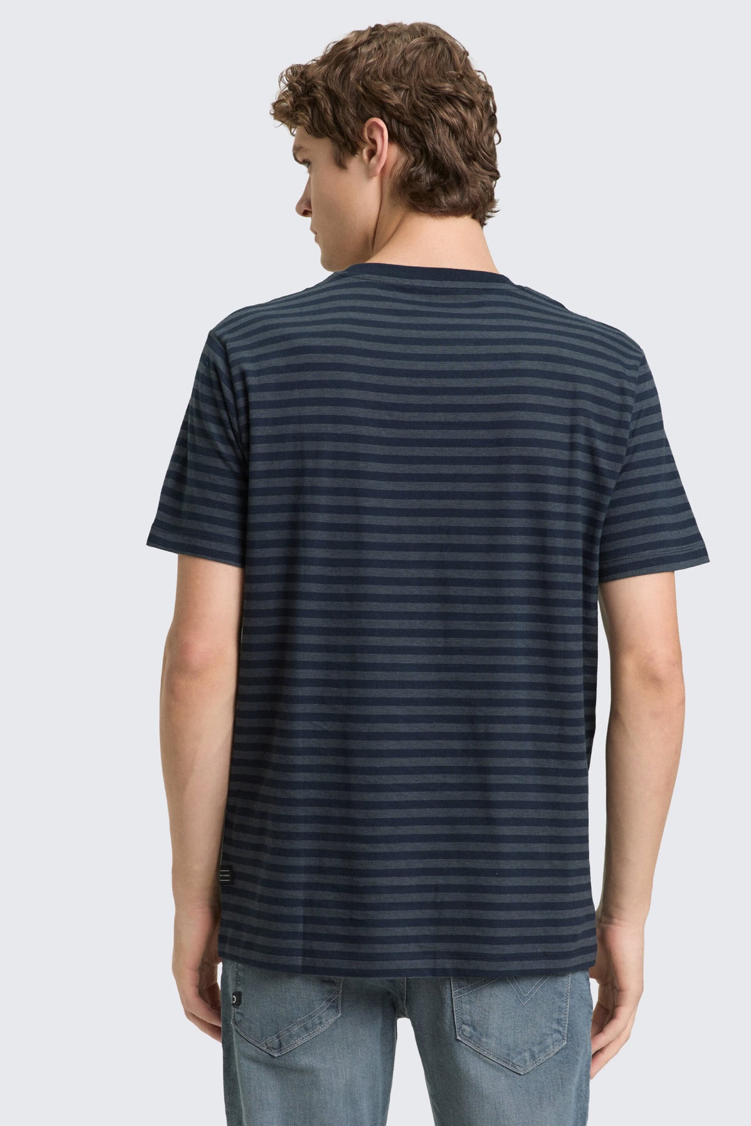Vue de face T-shirt rayé bleu et blanc Tom Tailor pour homme avec manche retroussée - Valérie Simon