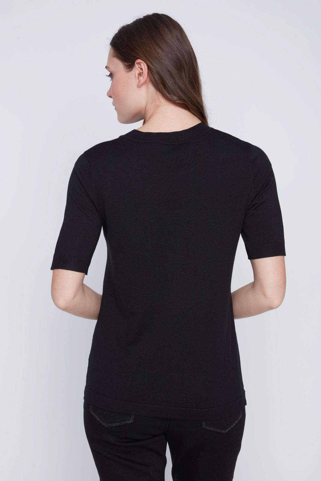 T-shirt classique noir à manches courtes, coupe droite et design épuré, vue de dos.