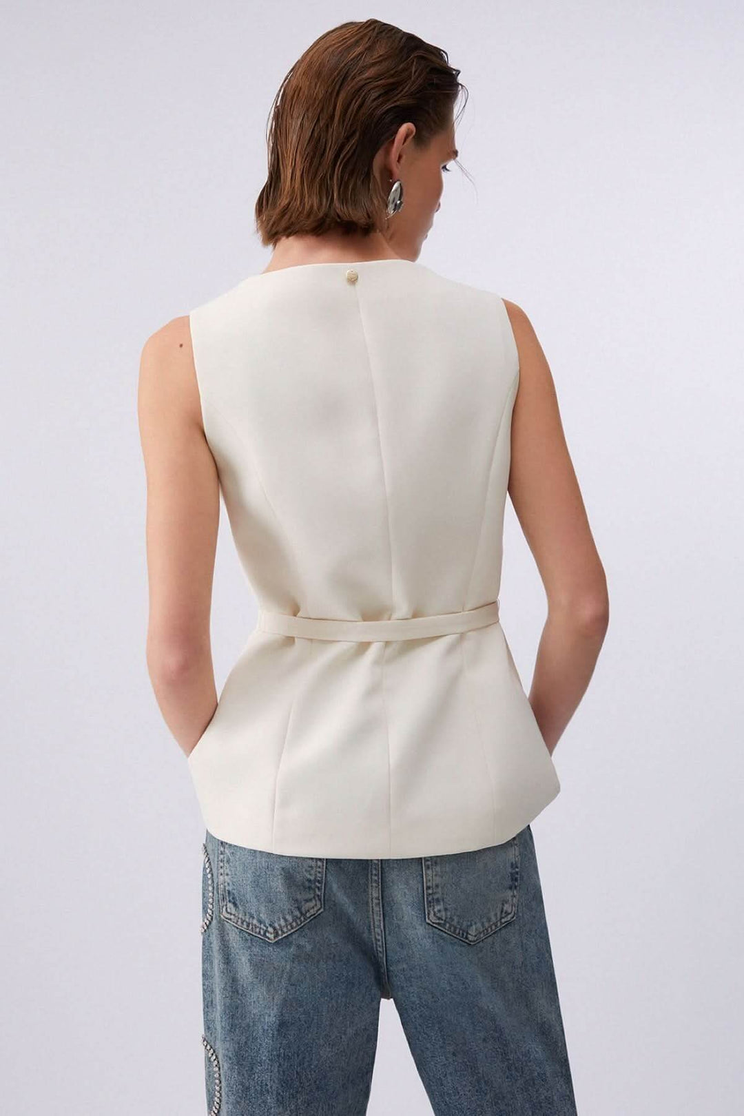 Veste sans manches avec ceinture