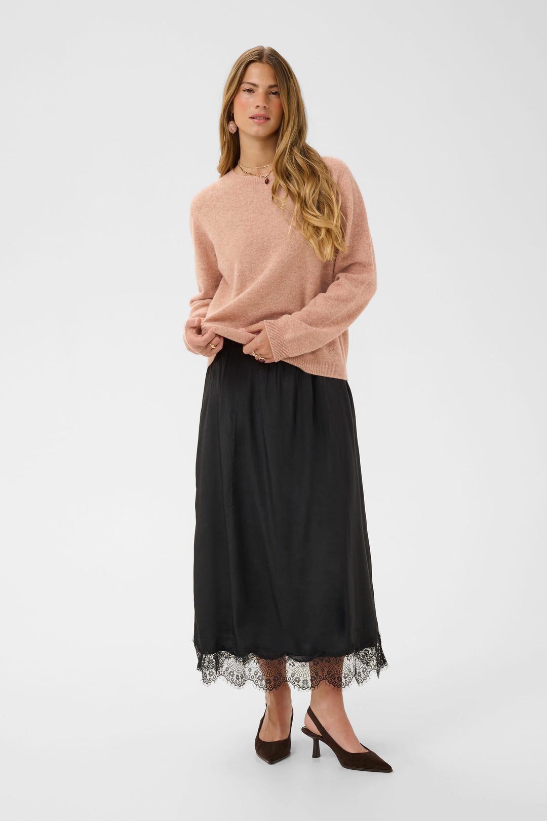 Front view of a soft-knit round-neck sweater Pink Cream for women - Valérie Simon