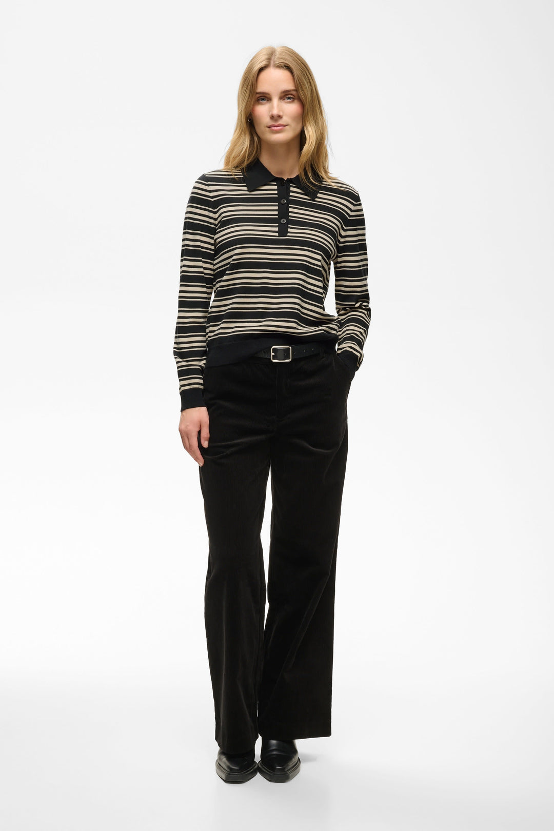 Front view of the women&