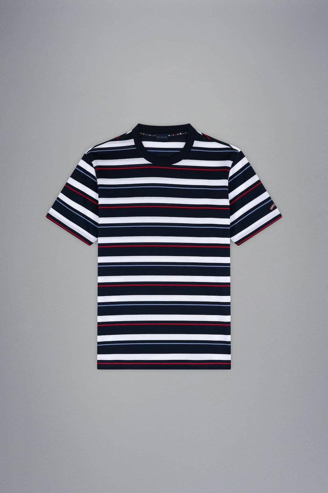 T-shirt ligné multicolore Paul and Shark, rayures marines, bleues, rouges et blanches, style contemporain.