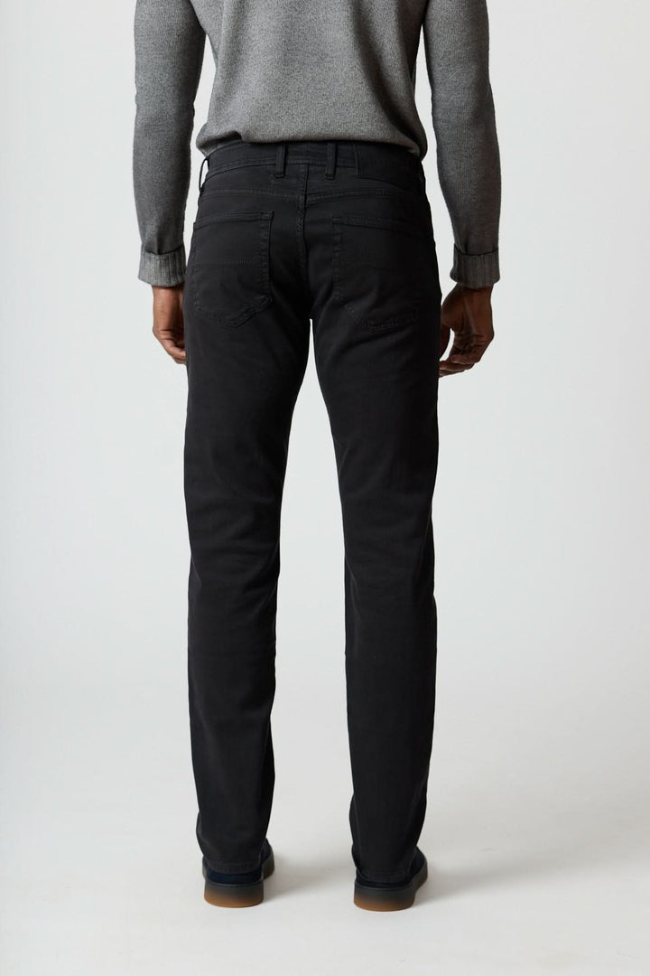 Jean 5 poches stretch coupe moderne noir avec coupe fuselée, vue arrière, pour un look urbain élégant et confortable.