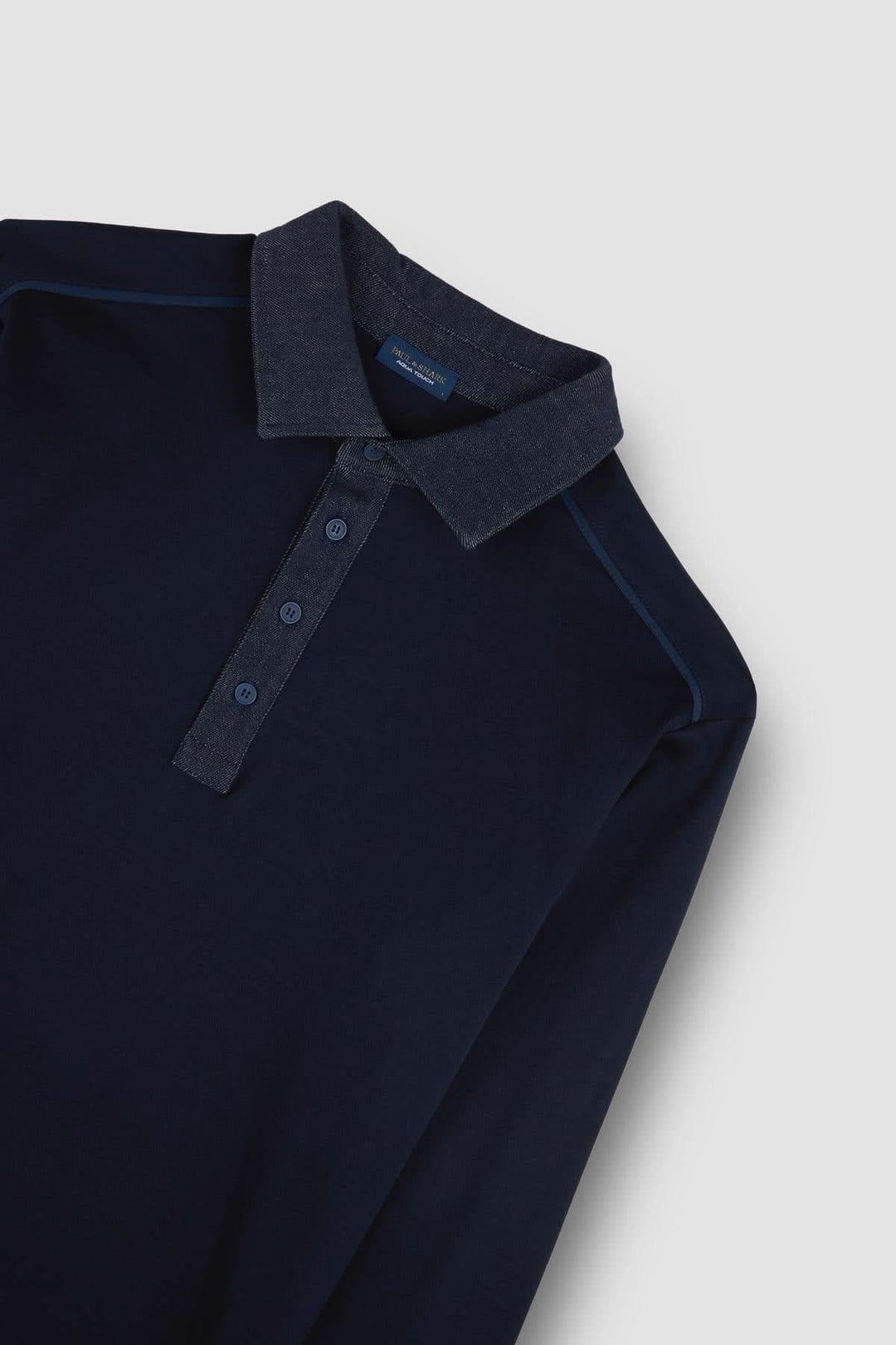 Polo manches longues en coton bleu navy avec col contrastant en denim.