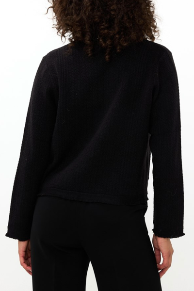 Cardigan chic noir avec un col rond, vu de dos, parfait pour un look professionnel ou décontracté.