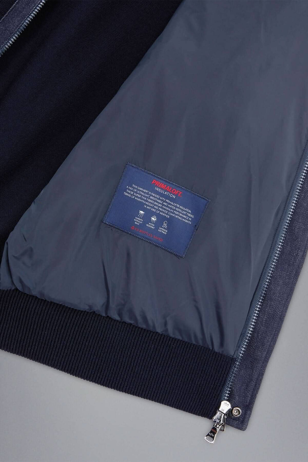 Intérieur de la veste d'extérieur Paul & Shark avec étiquette Primaloft, offrant chaleur et protection élégante.