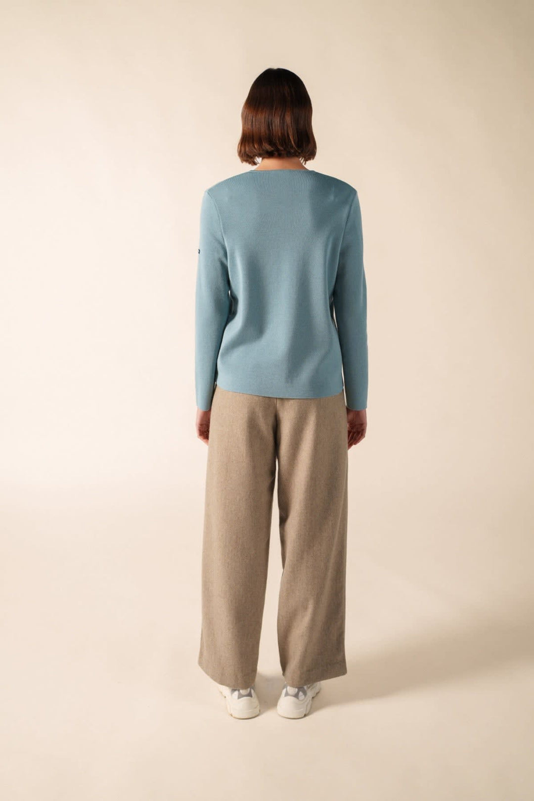 Side view of a blue Saint James women&