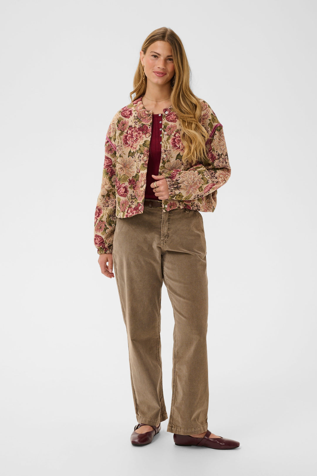 Veste courte à motif floral vue de face pour femme Cream