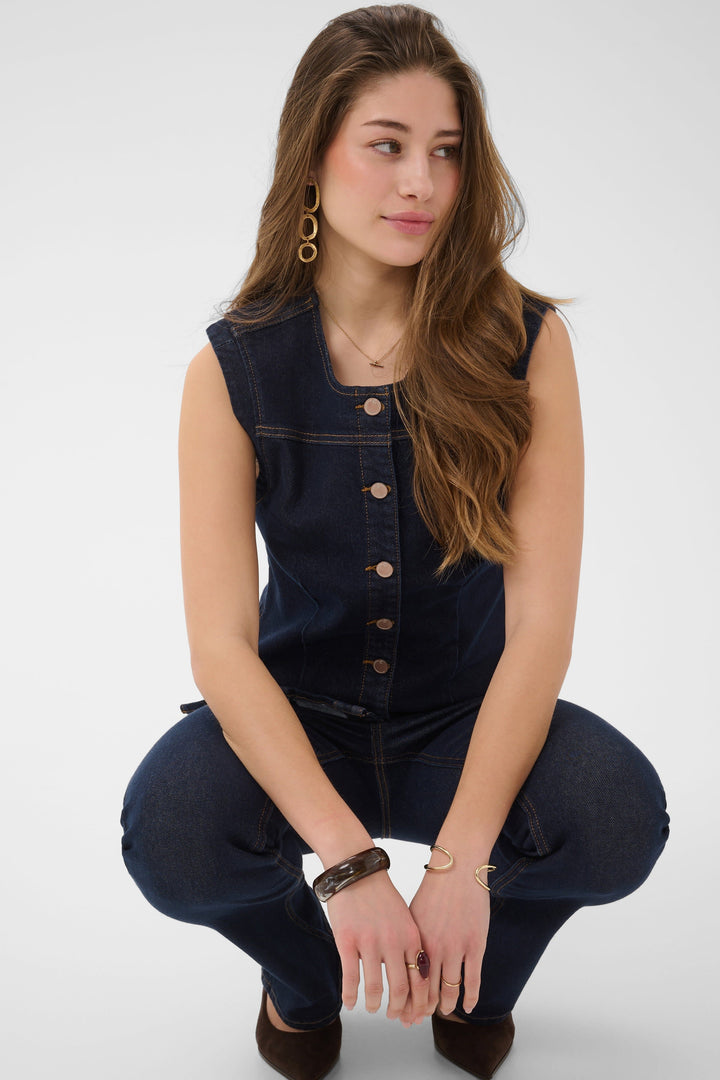 Front view of a women&