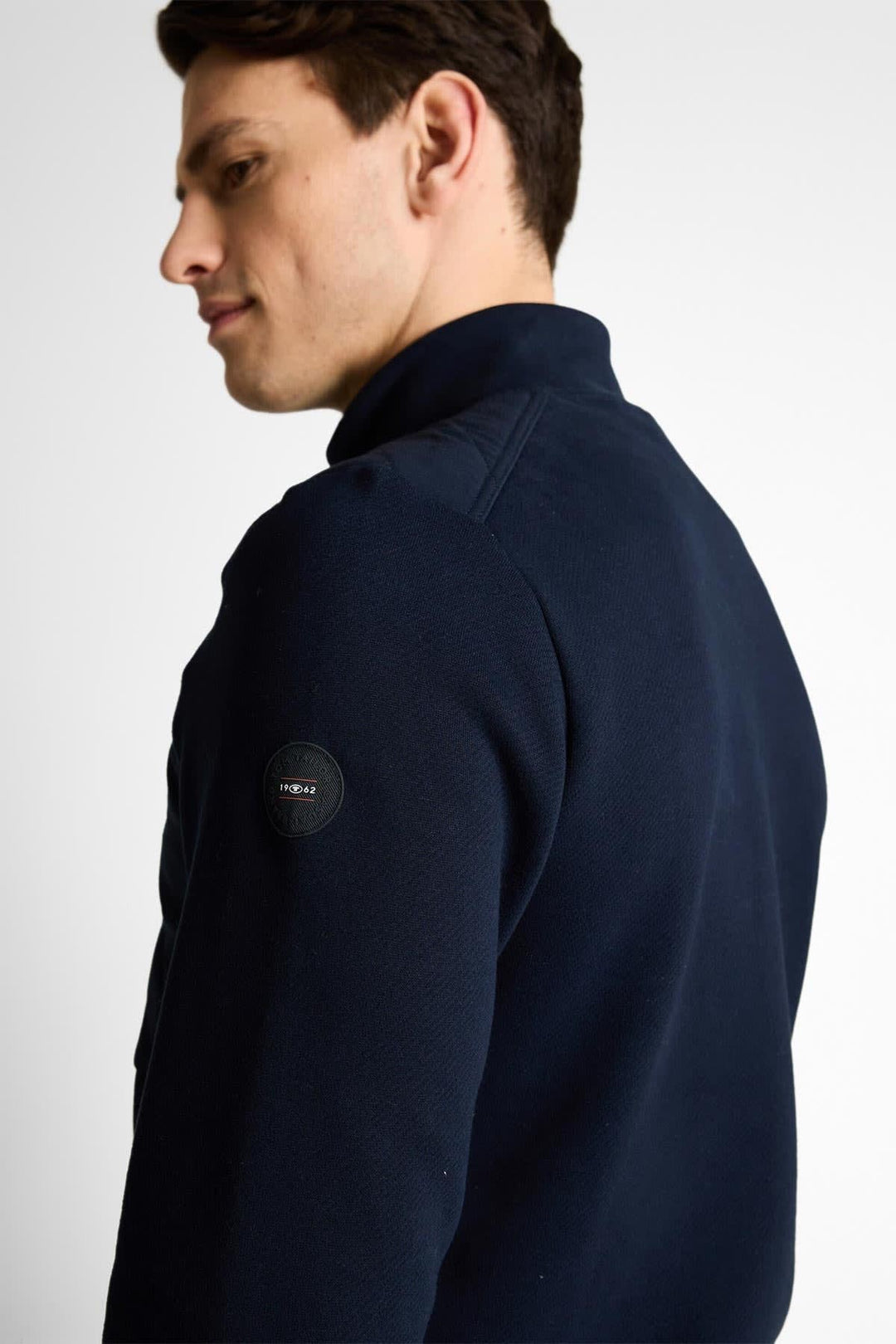 Vue latérale veste hybride zippée Tom Tailor bleu homme avec capuche et poches - Valérie Simon