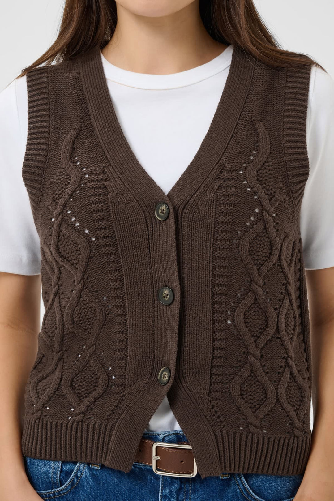 Vue de face veste sans manches torsadée Part Two beige avec détails tricot pour femme - Valérie Simon