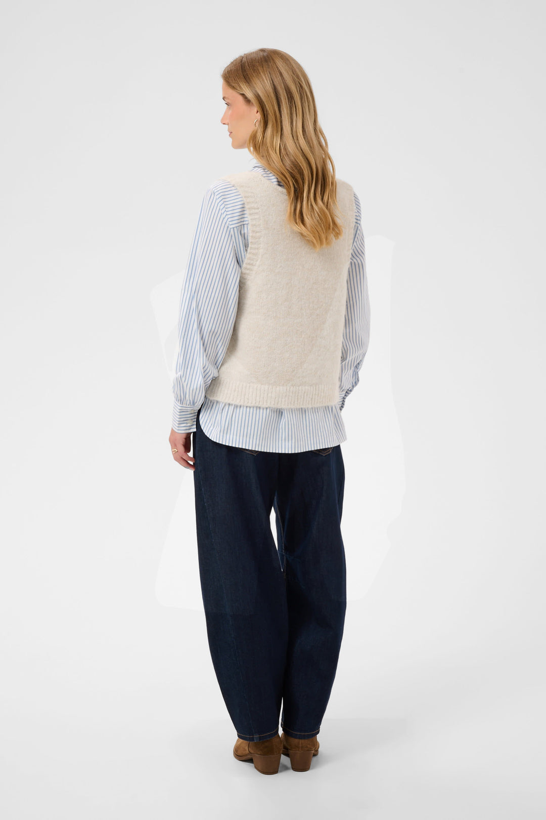 Veste sans manches en tricot à nouer vue de face pour femme Cream